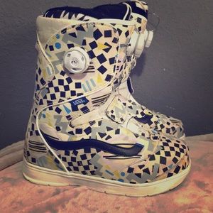VANS snowboard boots